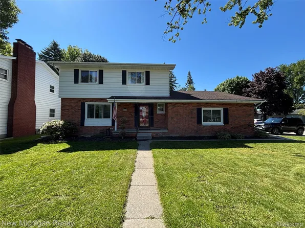 1828 Kennelworth Dr, Port Huron, MI 48060