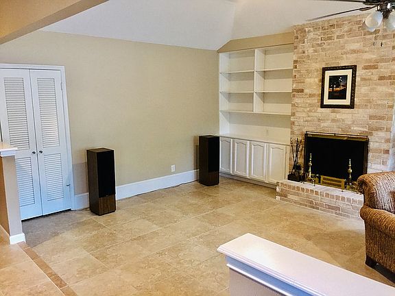 Great Room w/Fireplace