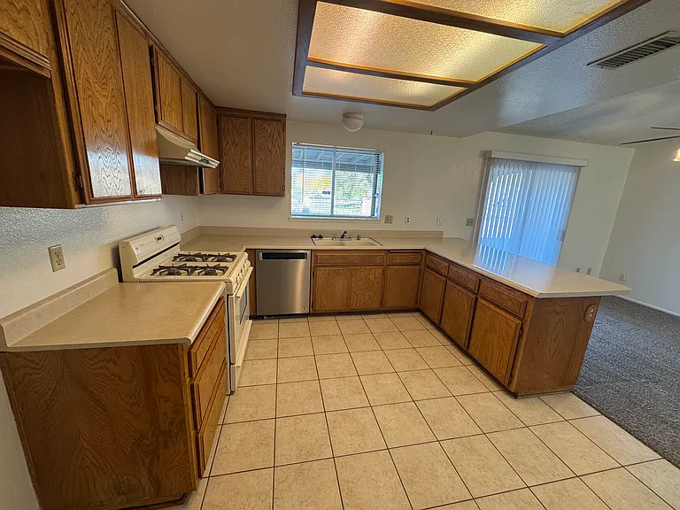 13718 Nassau Dr — Photo 8