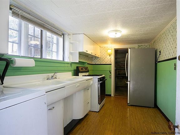 3rd image of 42 Chapel St