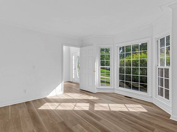 4th image of 6046 Braidwood Close NW