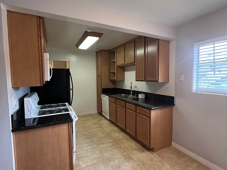 1420 W Lambert Rd #416 — Photo 5