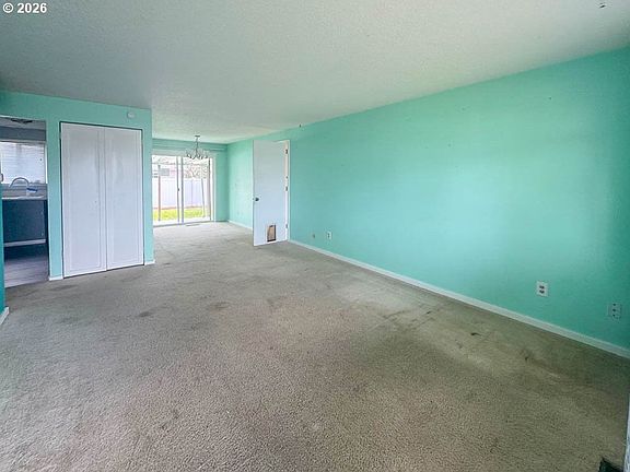 2nd image of 2080 Umpqua Rd