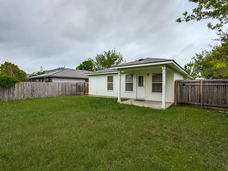 105 Loryn Dr — Photo 12