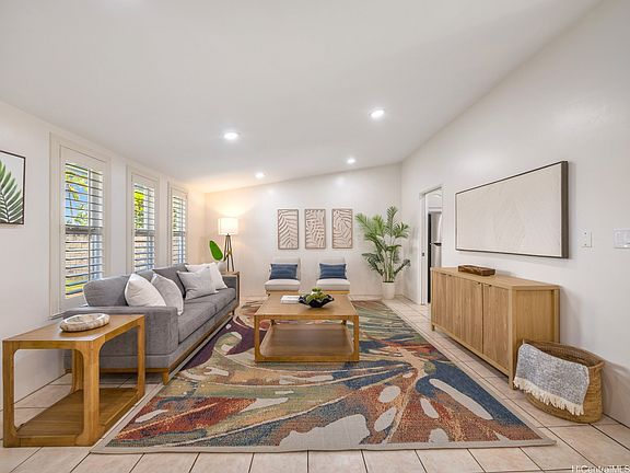 2nd image of 923 Mokapu Blvd