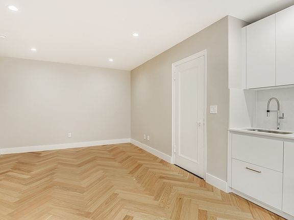 4th image of 225 W 23rd St APT 7K