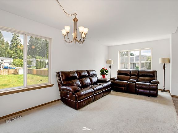 Formal living area in the front>