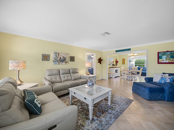 3rd image of 220 Fordham Dr