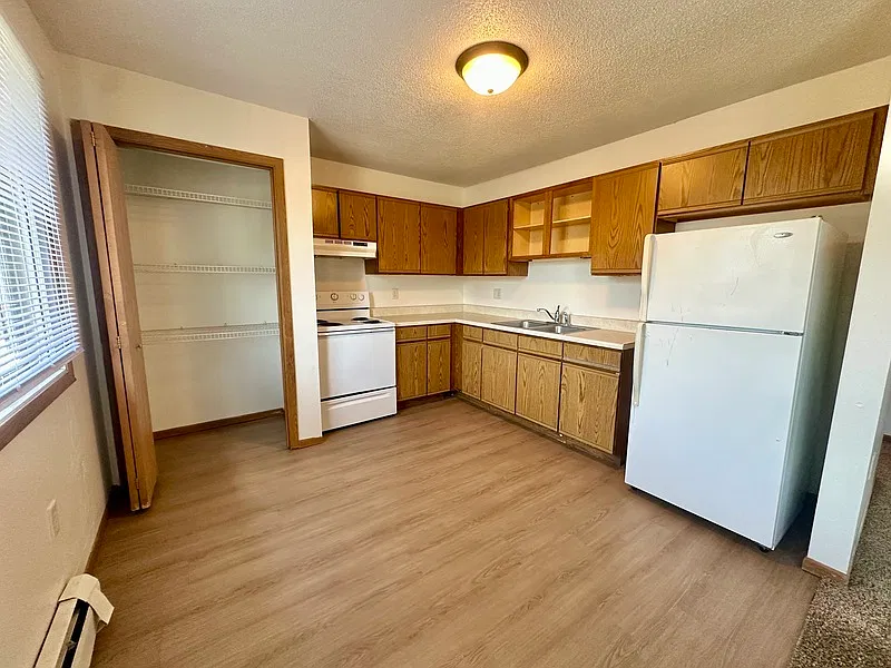 2 bed, 1.0 bath, $925 — Photo 4