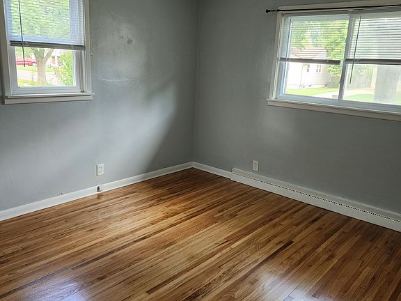 5th image of 233 Renrose Ave