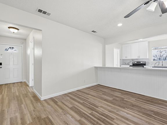 4th image of 3913 Hickox Rd