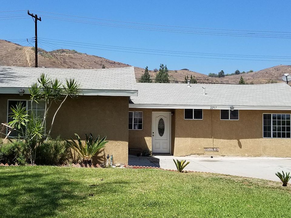 1st image of 2257 Farringdon Ave