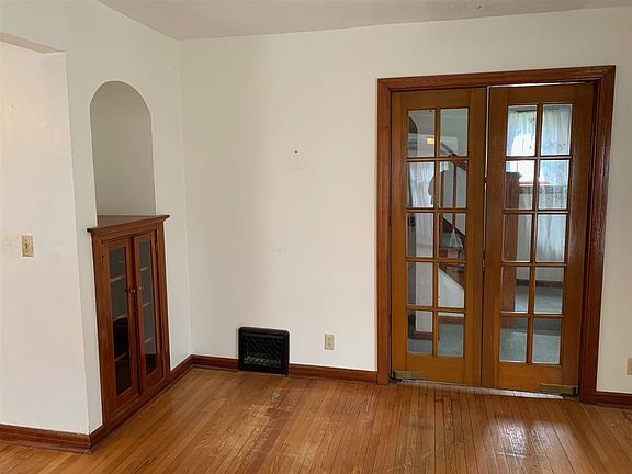 5th image of 28 Walnut Ave