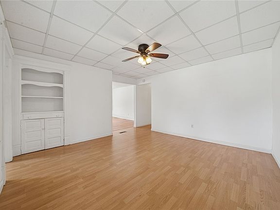 5th image of 501 N Main St