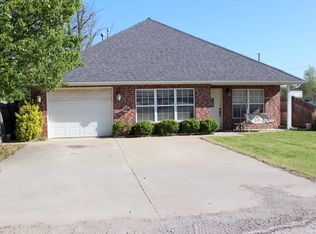 1021 E Pfendler Ave, Sapulpa, OK 74066
