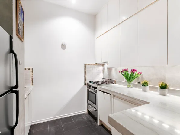 310 East 46th Street image 2 of 9