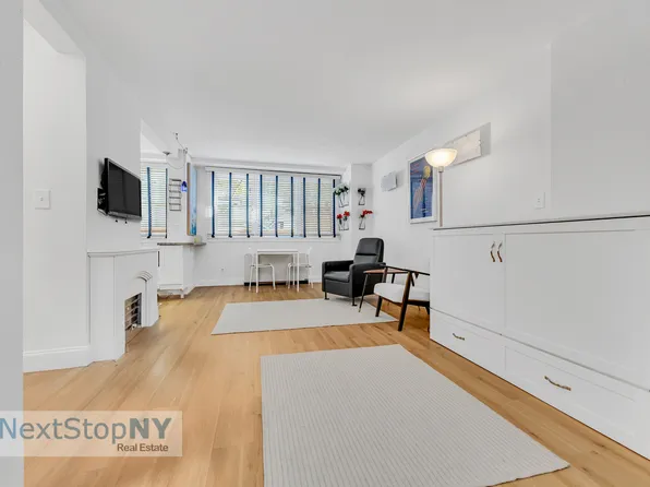 520 East 76th Street image 2 of 9