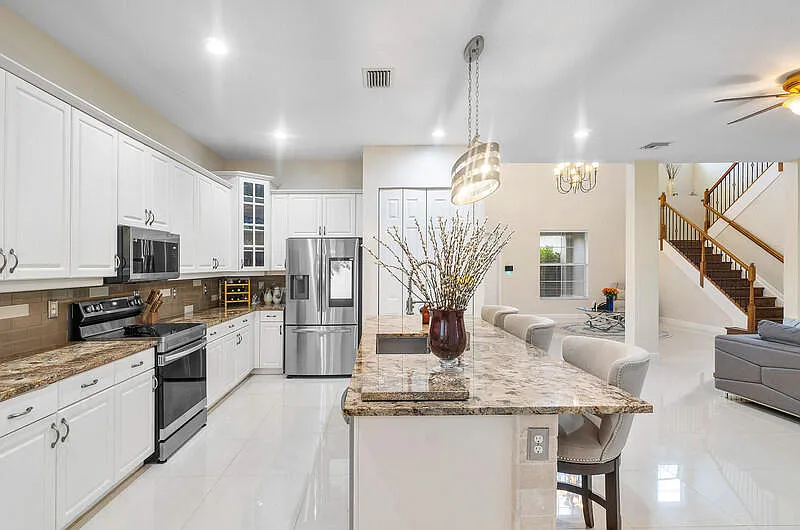 5 bed, 3.0 bath, 3317 sqft, $5,500 — Photo 3