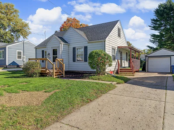 2405 61st St, Des Moines, IA 50322