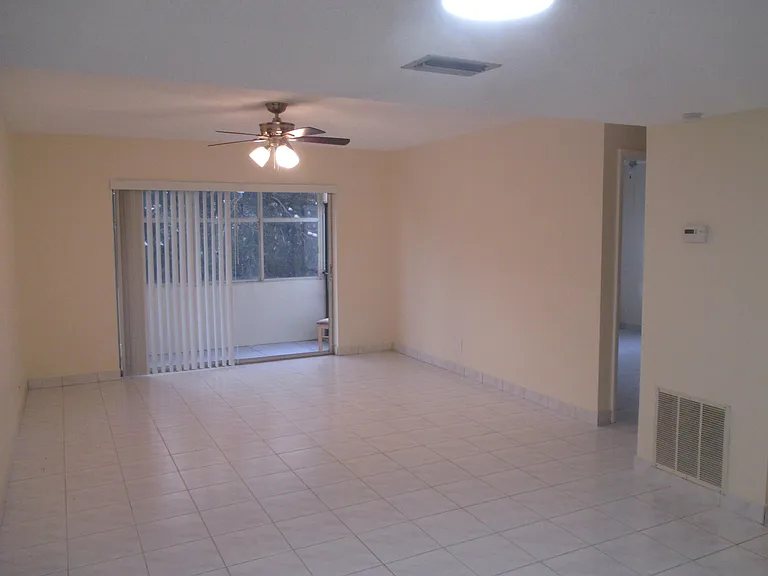 200 Lake Carol Dr — Photo 4