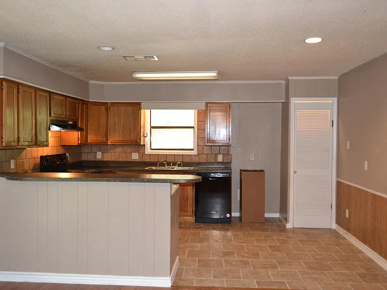 511 White Oak Dr — Photo 25