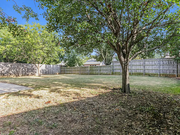 1630 Redwood Dr — Photo 17