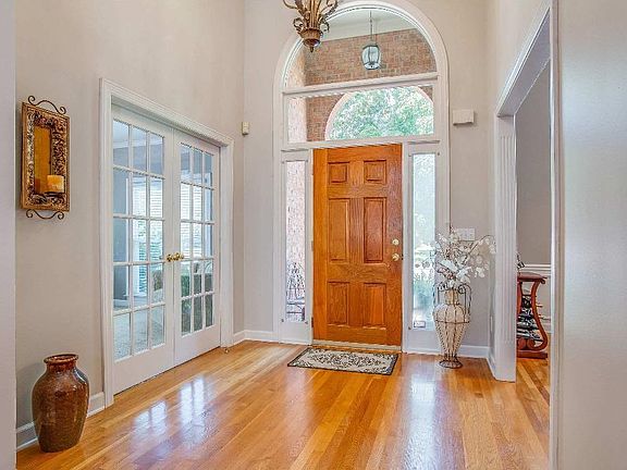 2nd image of 252 Karnes Dr