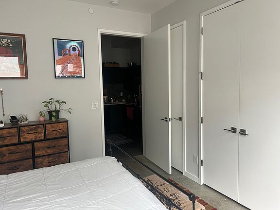3rd image of 37 Galapago St
