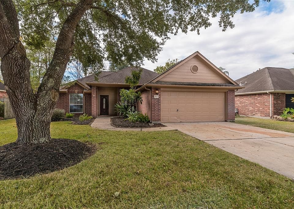 1st image of 811 Courtside Dr W