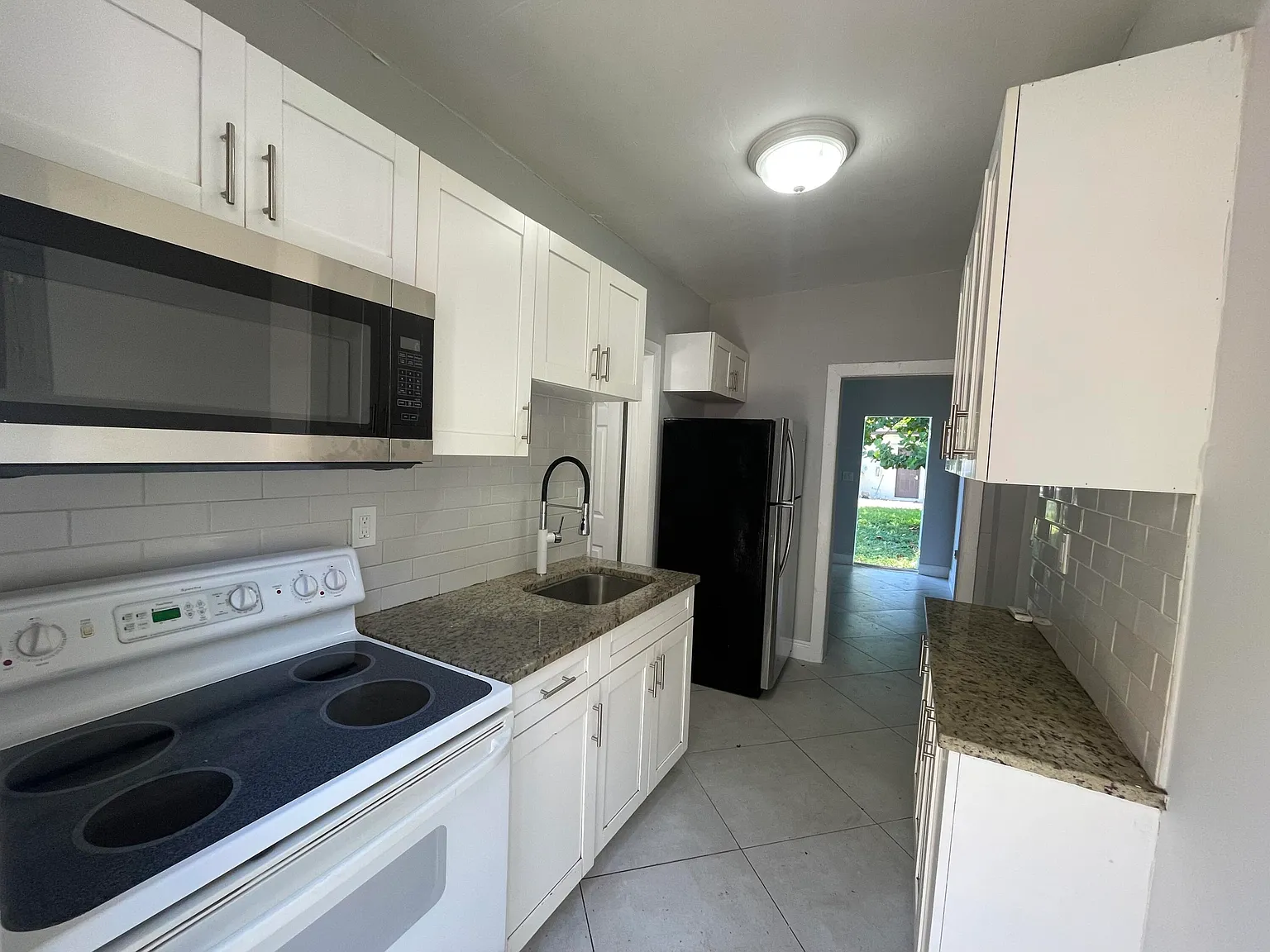 2 bed, 1.0 bath, 700 sqft, $1,775 — Photo 2