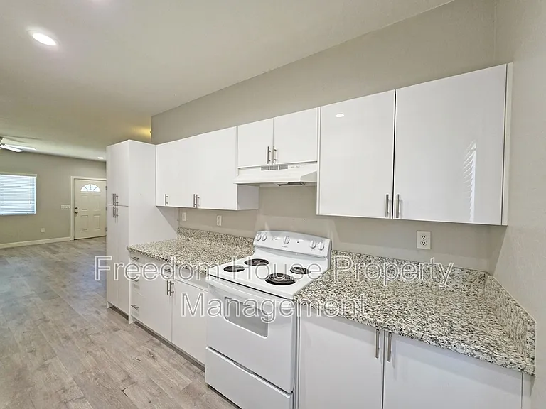 1121 Sixshooter Ave #1 — Photo 13