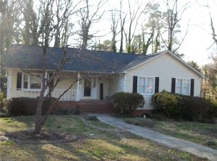 302 Oakwood Dr, Thomasville, NC 27360