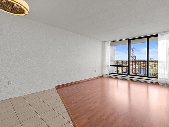 3rd image of 5572 N Ridge Rd #1202