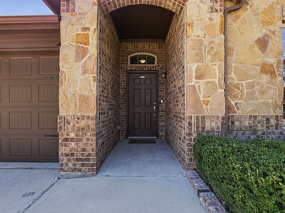 3rd image of 2541 Weatherford Heights Dr