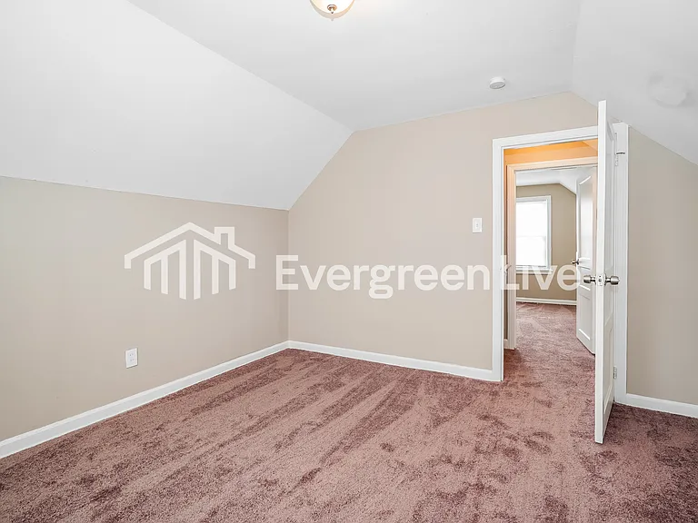 2272 Delavan Dr — Photo 12