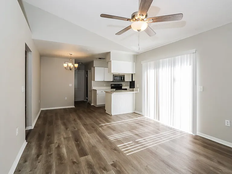 1023 Malletwood Dr — Photo 3
