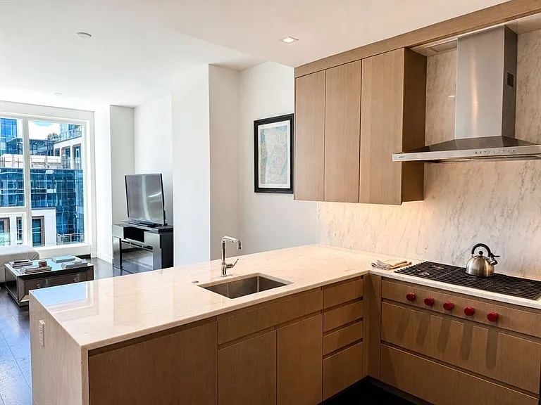 150 Seaport Blvd #20G — Photo 8