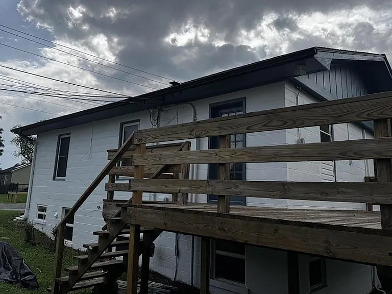 332 Locust Ave #A — Photo 4