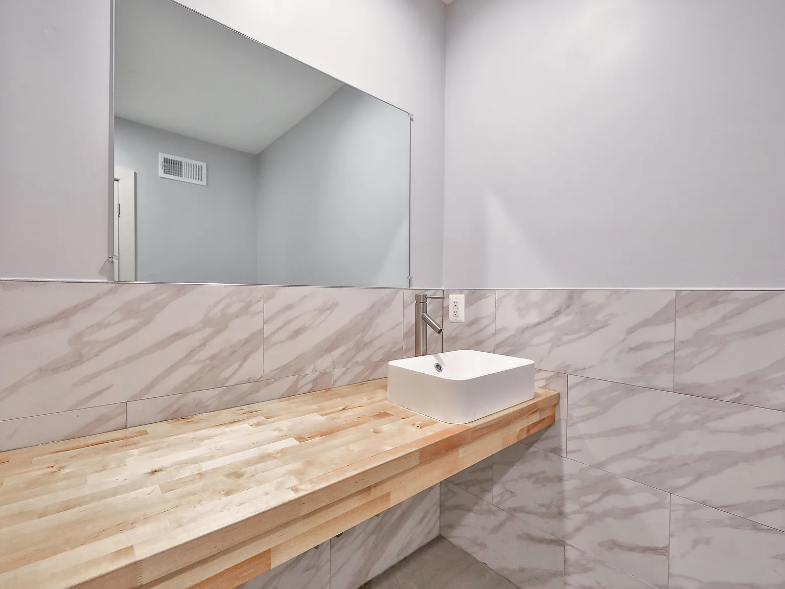 2 bed, 1100 sqft, $2,100 — Photo 2