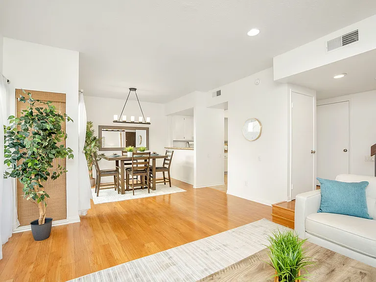 1655 Greenfield Ave #14 — Photo 4