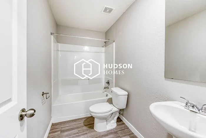 423 Armstrong St — Photo 10