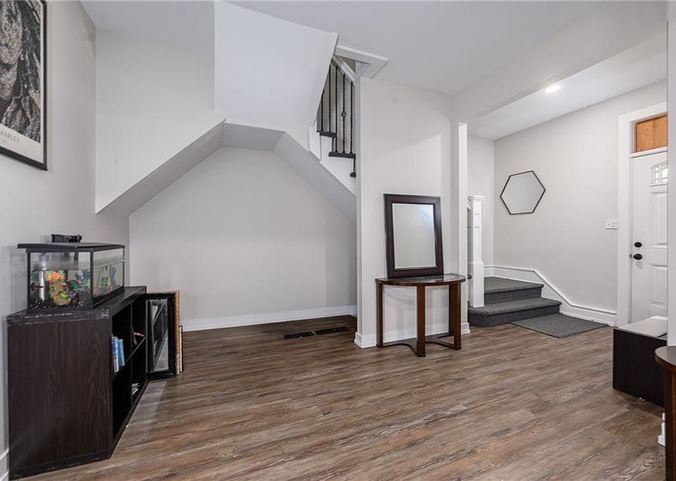 2nd image of 421 Osage St