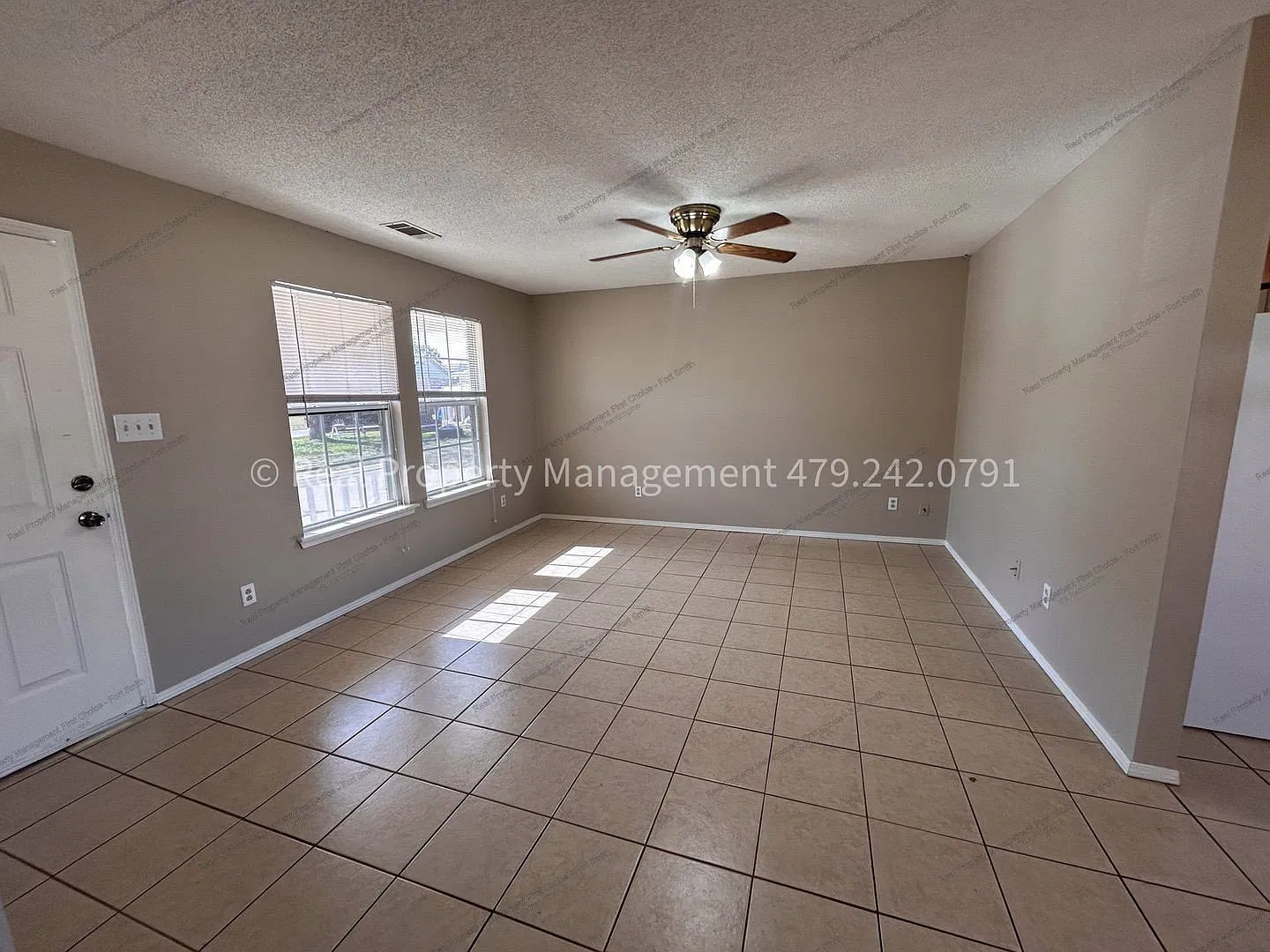3 bed, 1.0 bath, 1008 sqft, $1,150 — Photo 4