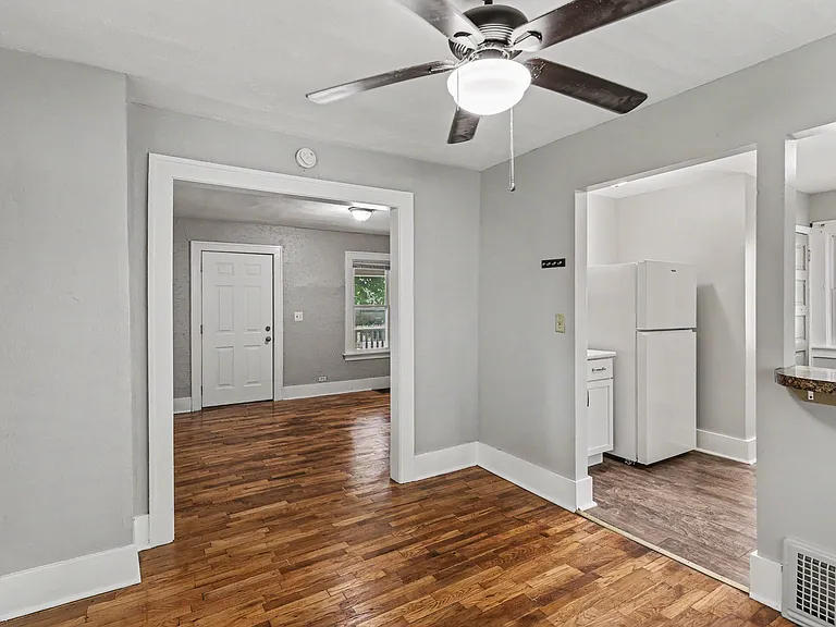 1210 W Barnes Ave — Photo 6
