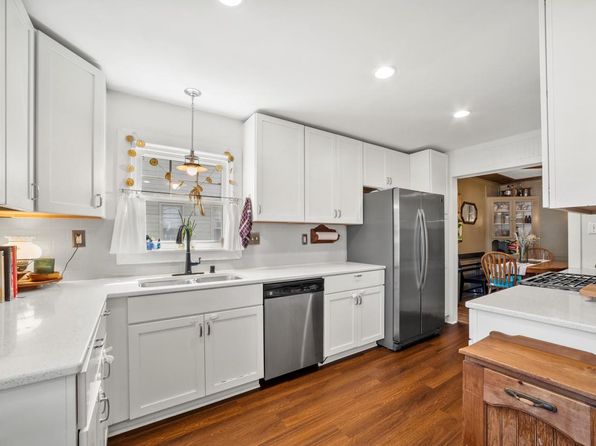 1075 South Calhoun ROAD, Brookfield, WI 53005