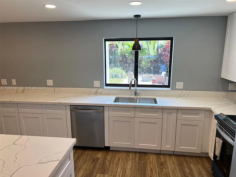 234 Avalon Ave — Photo 9