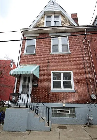 338 Ella St — Photo 1