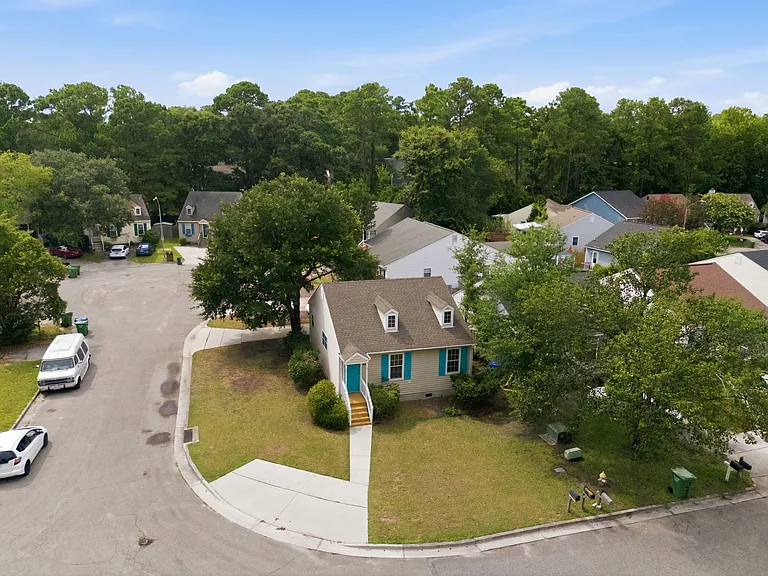 630 Varsity Dr — Photo 27
