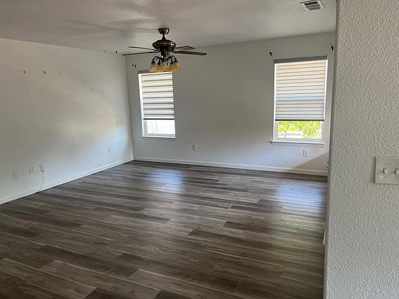 2nd image of 215 E Sierra View Dr