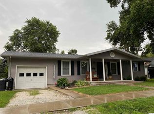226 W Lincoln St, Mount Sterling, IL 62353